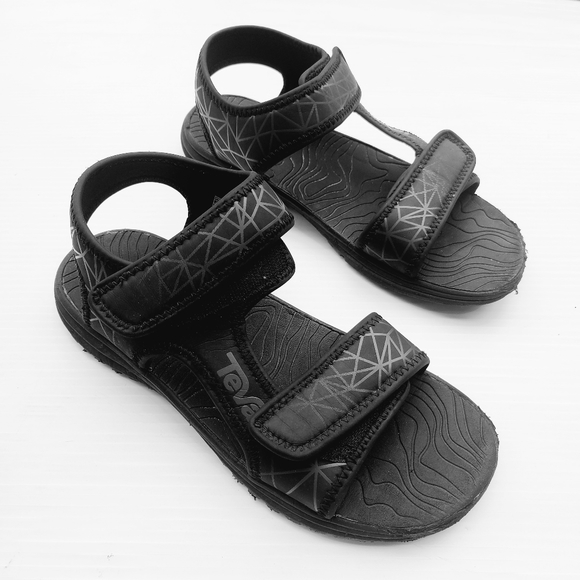 teva black strappy sandals